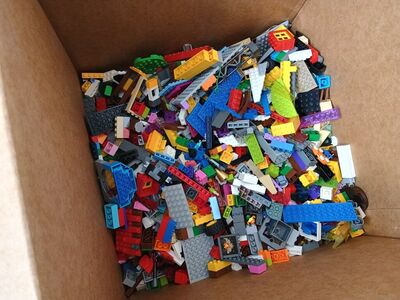 19+ lbs of Legos