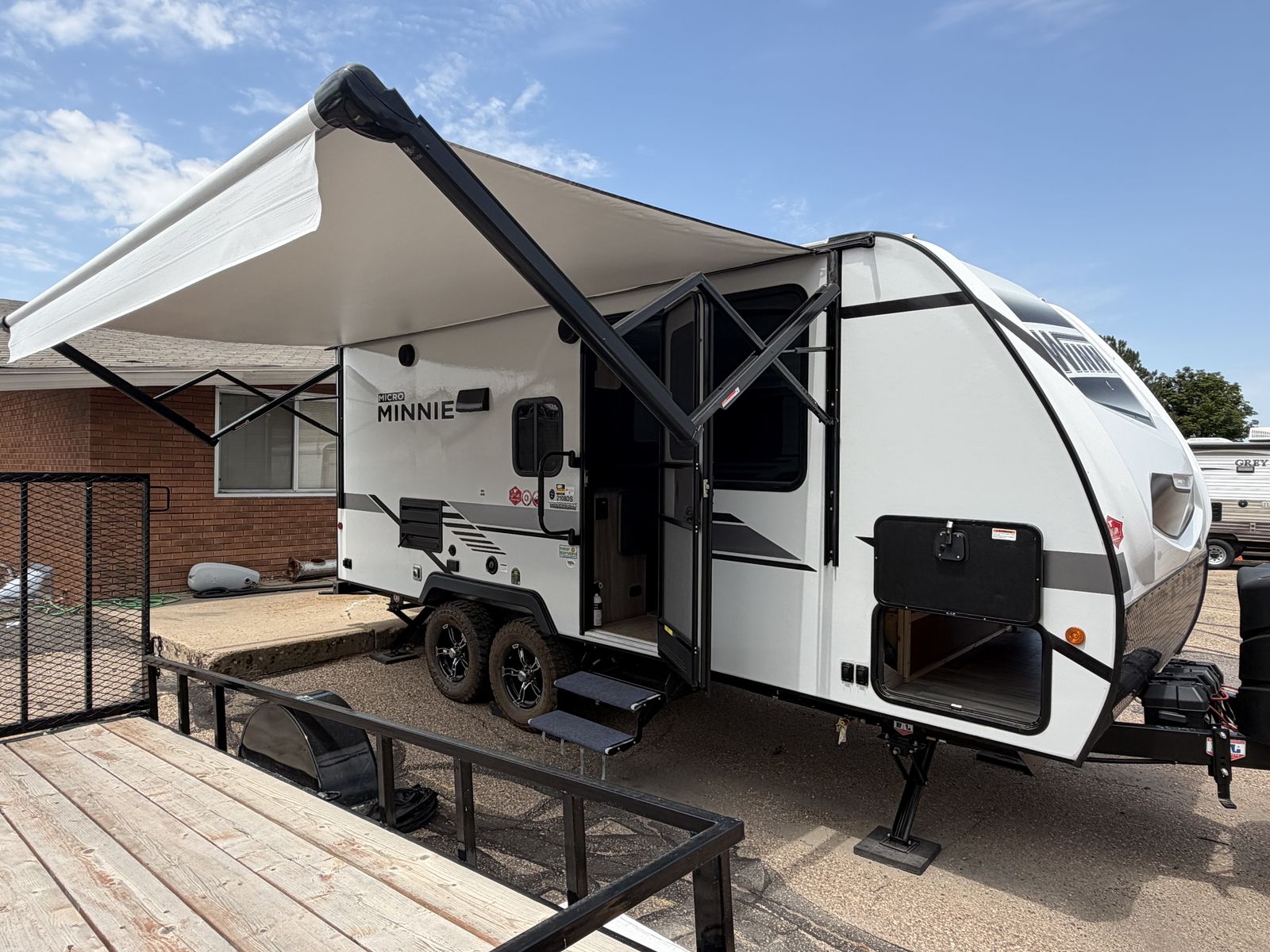 Winnebago micro mini 2108DS travel trailer