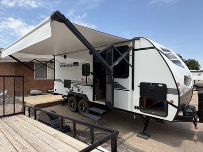 Winnebago micro mini 2108DS travel trailer