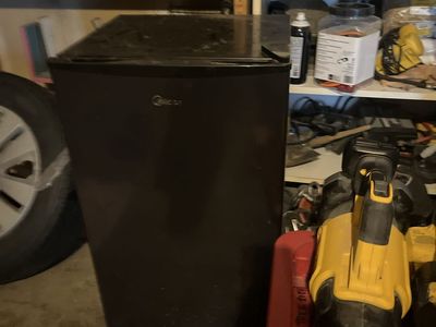 Black Midea Compact Refrigerator Mini Fridge Used