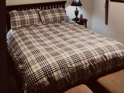 Like New Queen Duvet Cover /Shams