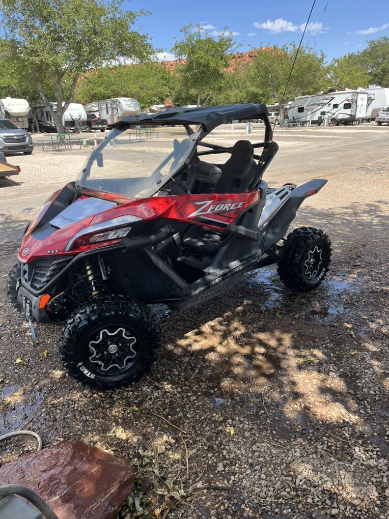 Side-By-Side CF Moto sports