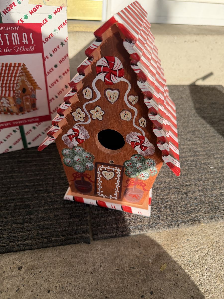 House of Lloyd Christmas Around the World Sweet Tweets House Birdhouse