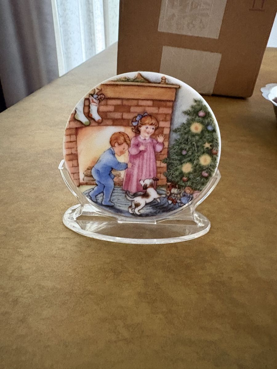 Vintage Hallmark Christmas Children and Dog Ceramic Minature Plate with Stand