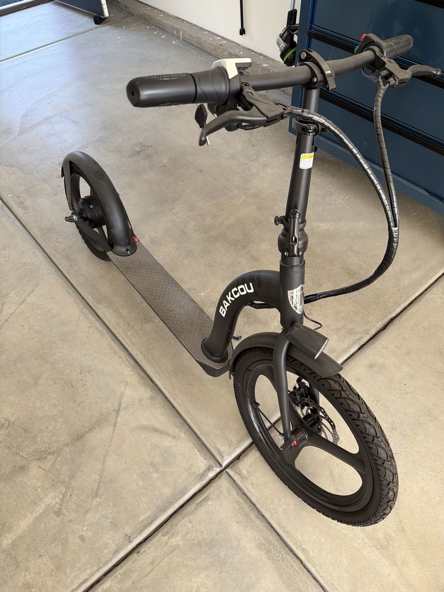 BAKCOU Electric Scooter/Bike, Black, Foldable, Disc Brakes.