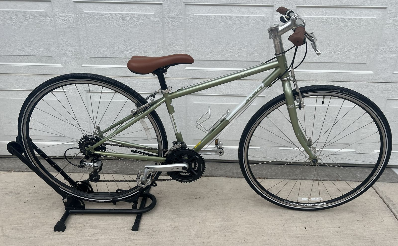 Jamis Coda Sport Hybrid Bike | 14" Frame | Shimano Drivetrain | Sage Green