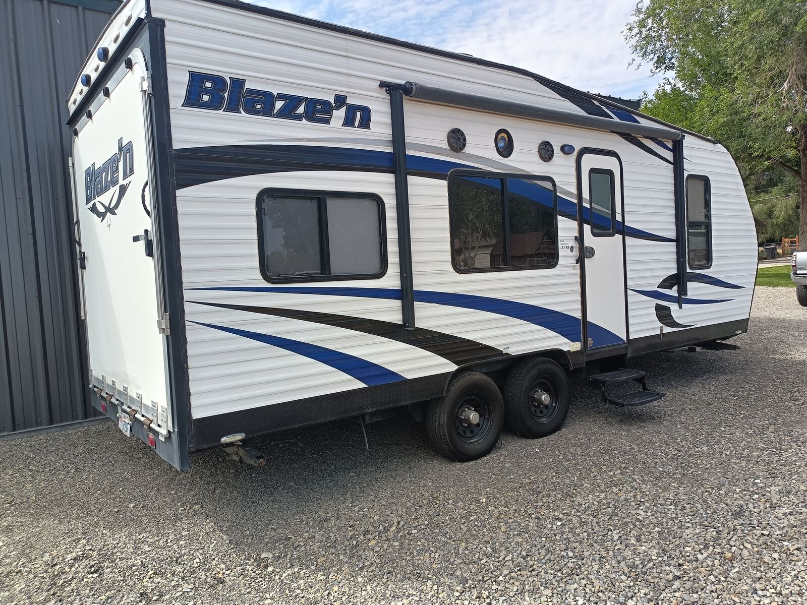 2016 BLAZEN BY PACIFIC COACHWORKS FS 102 TOY HAULER 21 ft. - Solar Equipped