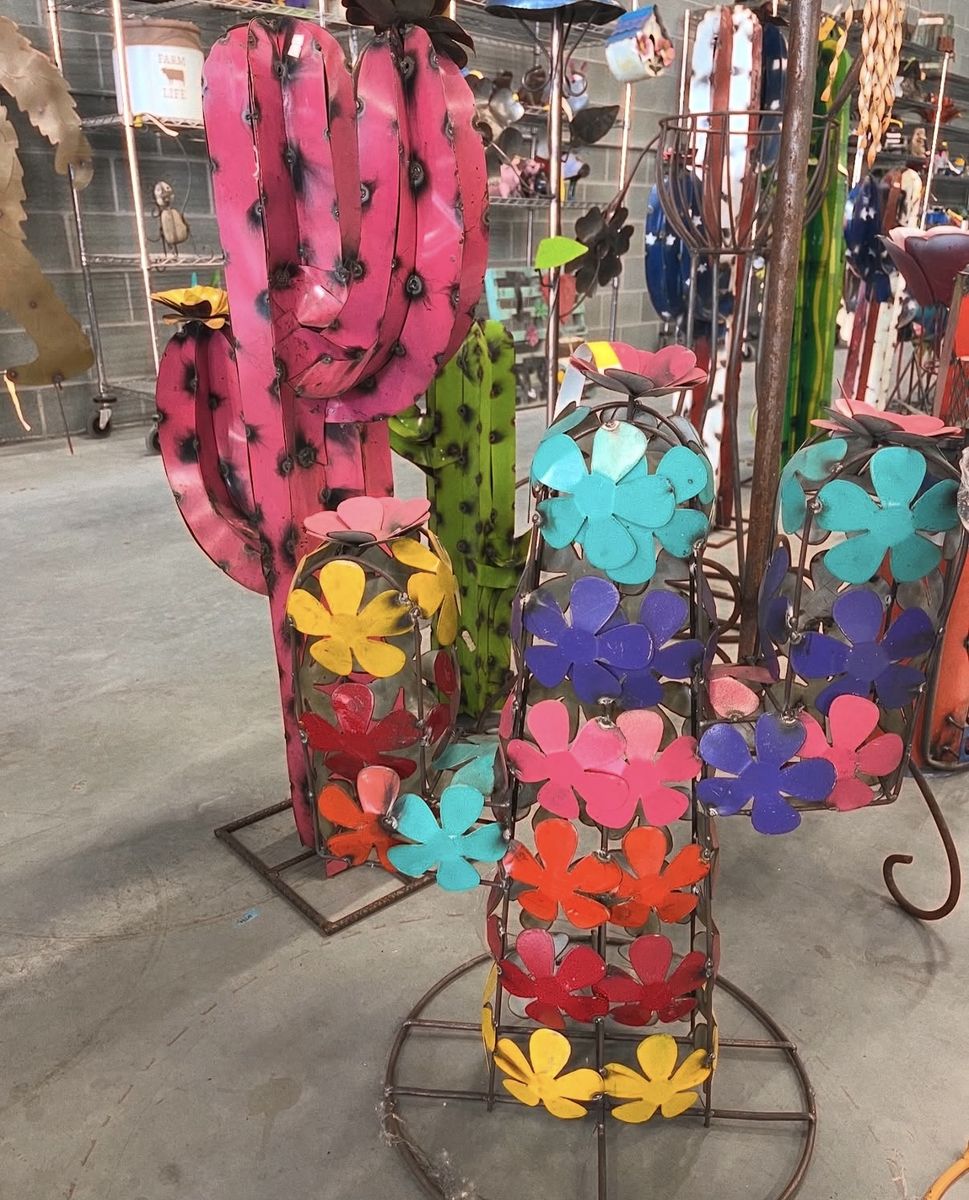 Blow out sale on metal yard art this Labor Day weekend! FRIDAY-MONDAY in clearfield. READ MY FULL AD