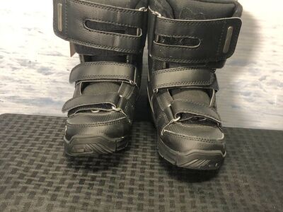 Used Rossignol Rossi Kid 20.0 Velcro Kids Snowboard Boots
