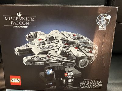 LEGO Star Wars Millennium Falcon Set 75375 25th Anniversary Edition 921 Pieces