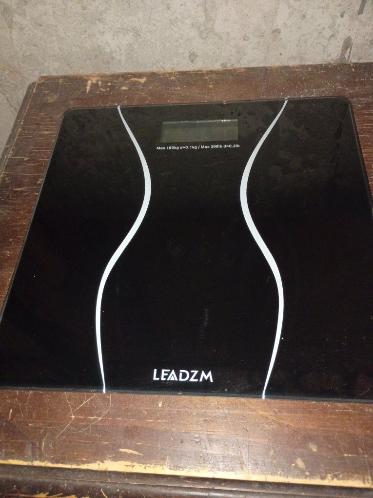 LEADZM Digital Bathroom Scale Black Glass Max 396lb / 180kg