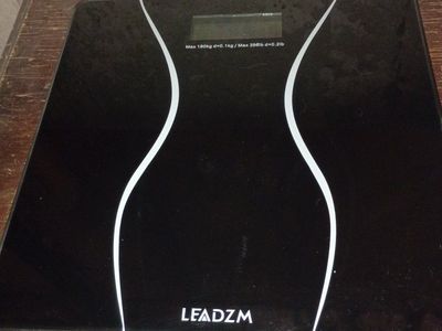 LEADZM Digital Bathroom Scale Black Glass Max 396lb / 180kg