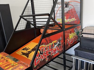 Dino Bomb Street Basektball
