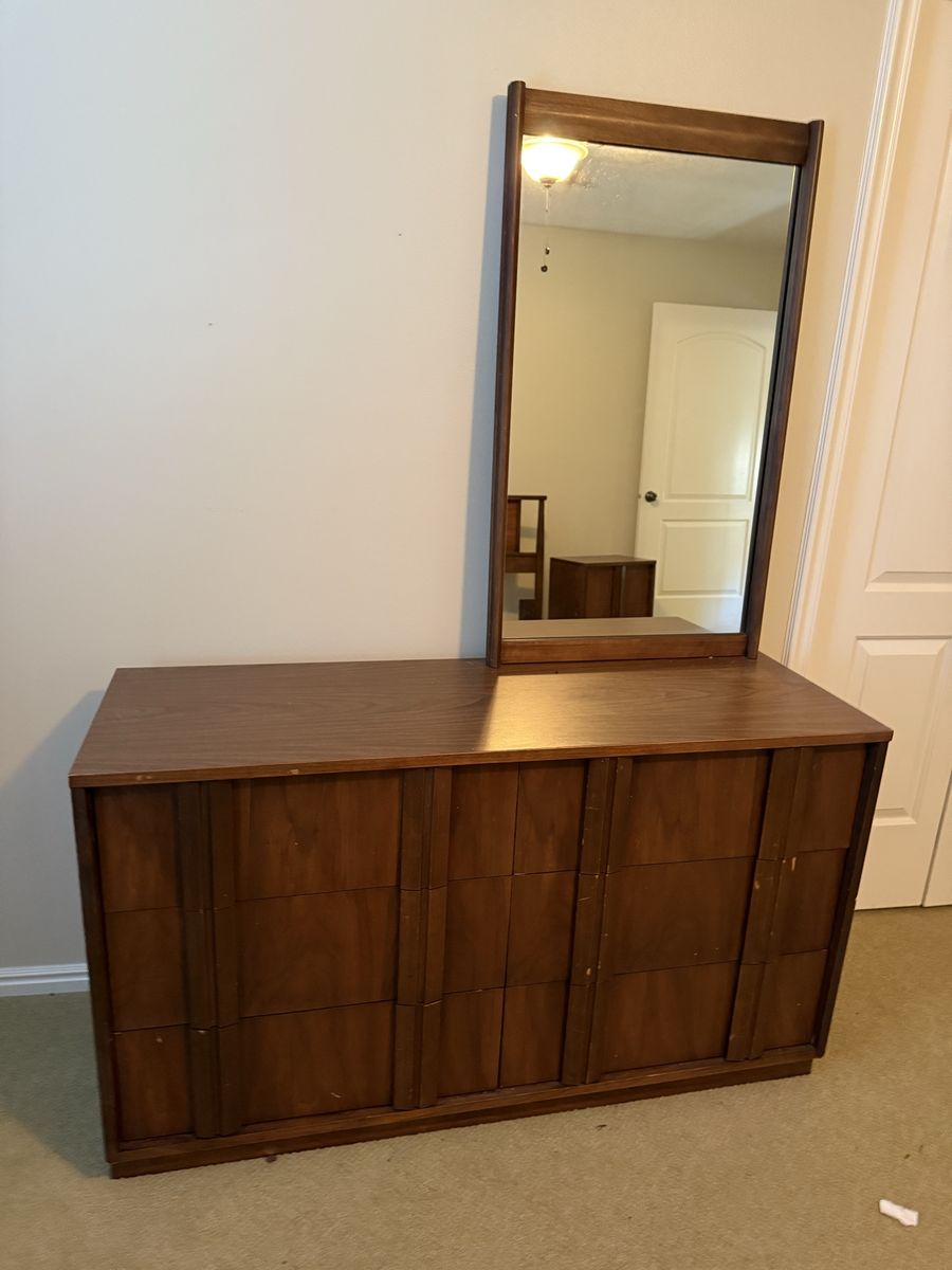 Main image 4