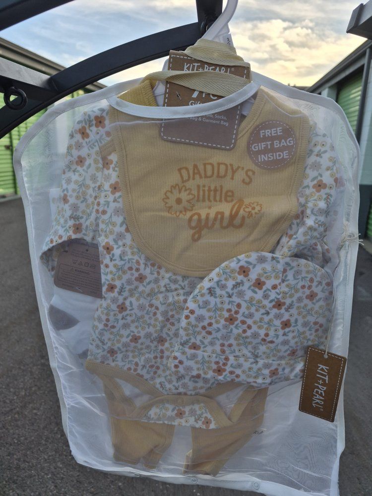 7 pices Kit + Pearl "Daddy's Little Girl" Floral Baby Outfit Set (Size Newborn, Gift Bag Included)