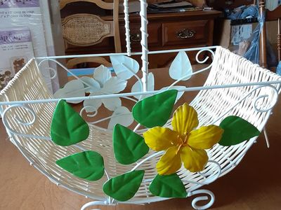Cute metal frame flower basket