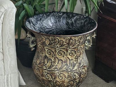 Vintage Style Embossed Metal Urn Planter Pot - Decorative Scroll Design, Bronze/Black 20"Tx17.5"W