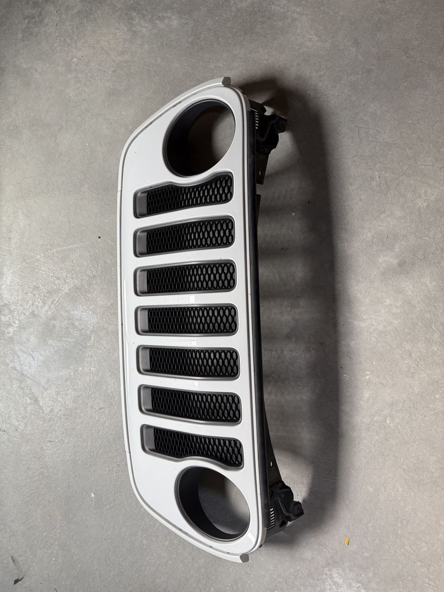 White Jeep wrangler / gladiator OEM grill