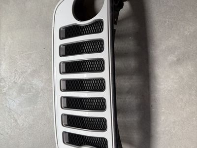White Jeep wrangler / gladiator OEM grill