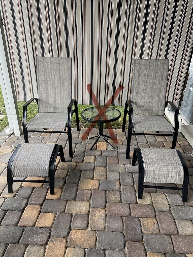 New - 4 Piece Patio Chair Set