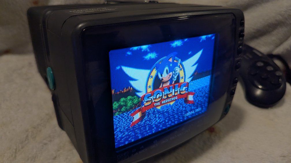 CRT TV 5" - Magnavox RD0510 C102 and power supply