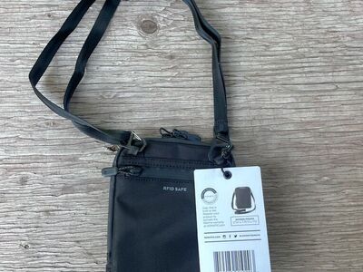 Nomatic Access Pouch