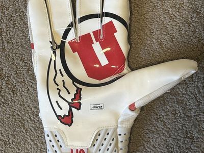Utah Utes game worn glove