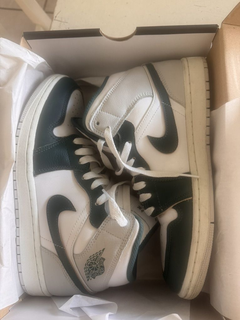 Air Jordan 1 Mid SE Mens 8.5