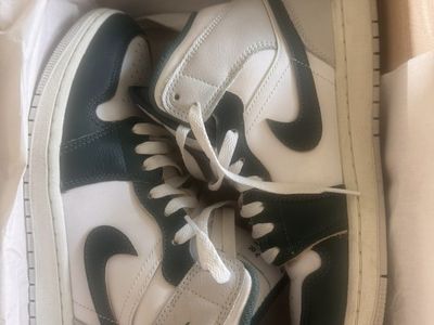 Air Jordan 1 Mid SE Mens 8.5