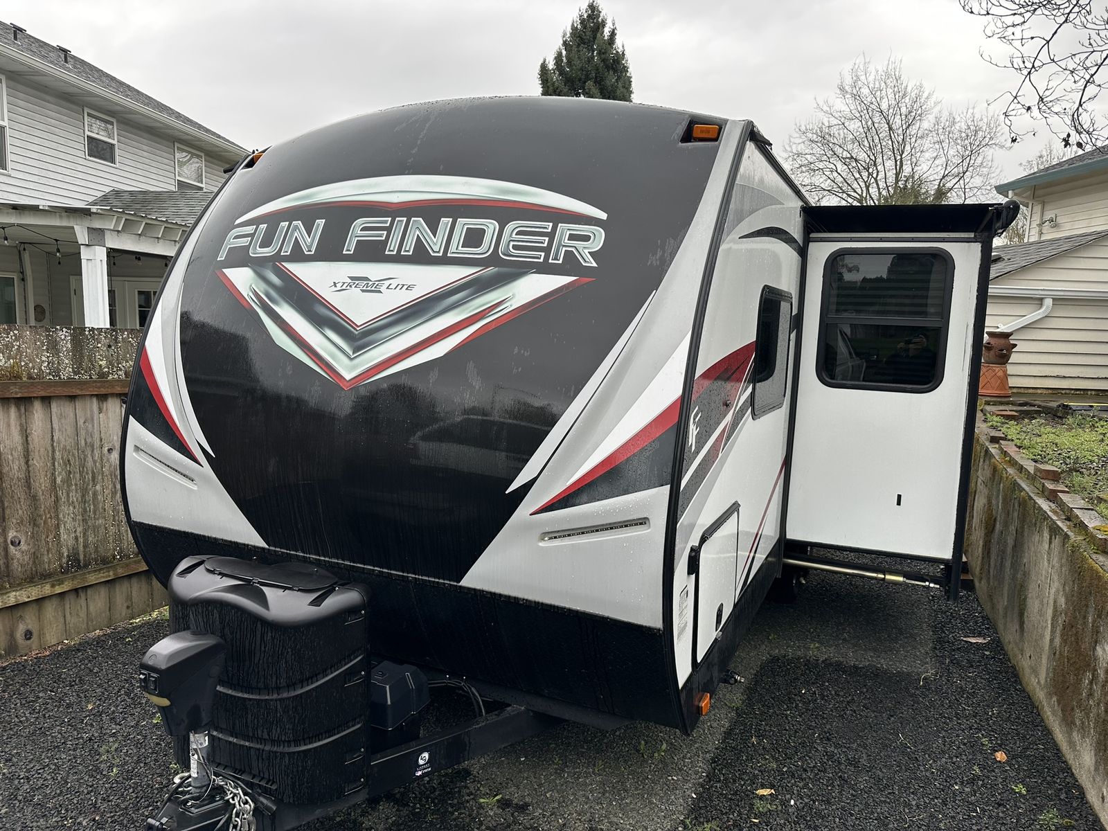 Awesome Travel trailer, like New with 400W of Solar, New golf cart batteries