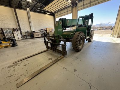 2013 SKYTRAK JLG TELEHANDLER FORK LIFT