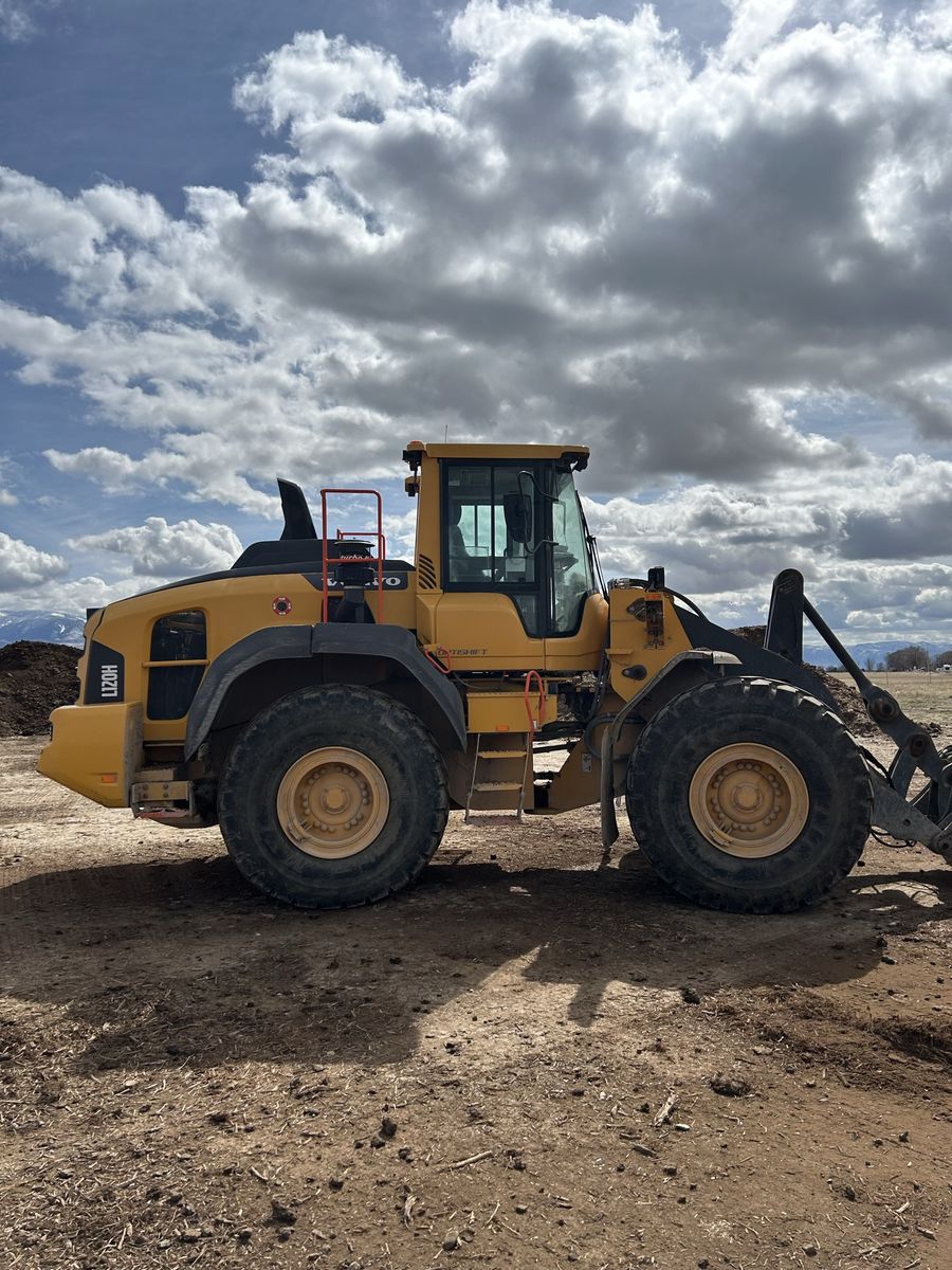 2021 VOLVO L120 LOADER, LOW HOURS! 