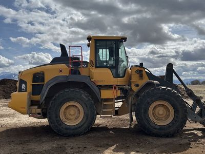 2021 VOLVO L120 LOADER, LOW HOURS!