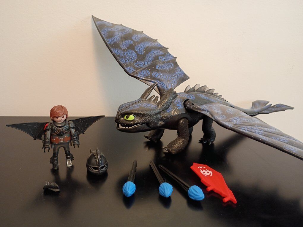 Playmobil Toothless and Hiccup action figures