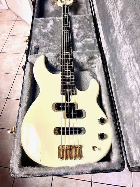 1984 Yamaha BB5000 5 string bass guitar