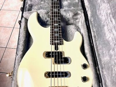 1984 Yamaha BB5000 5 string bass guitar