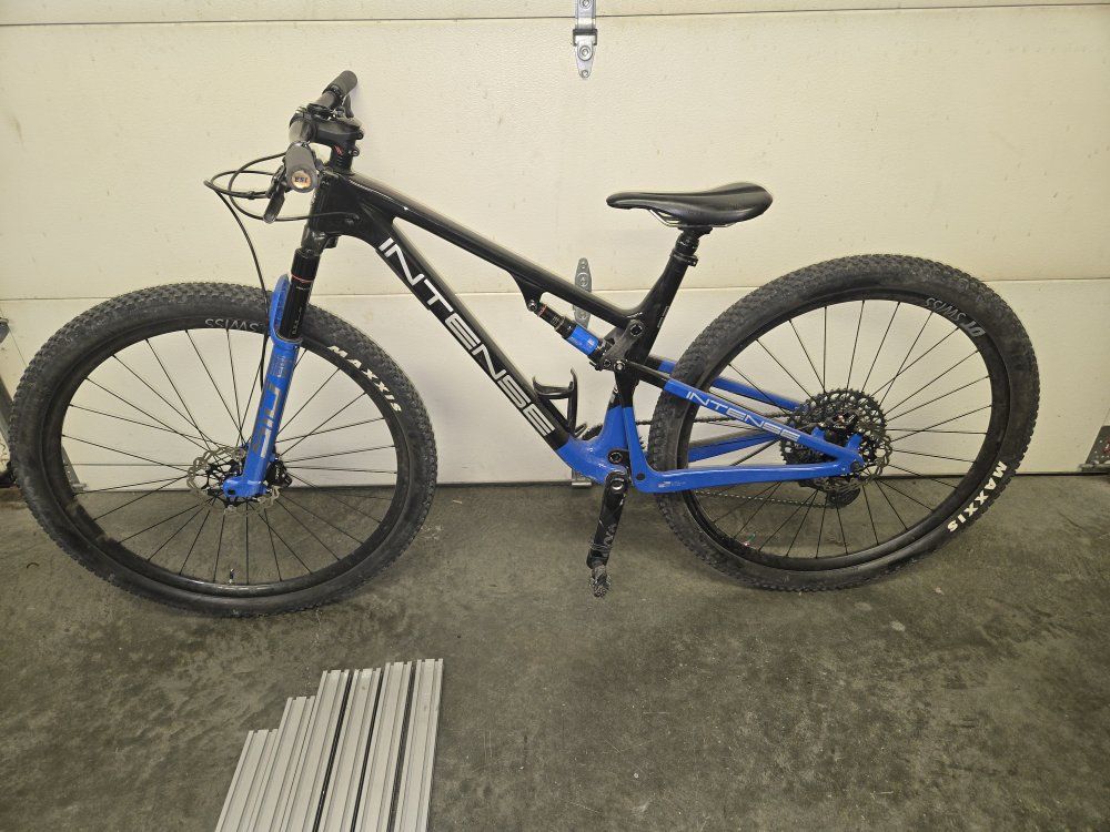2023 Intense Sniper FRO Medium XC Bike