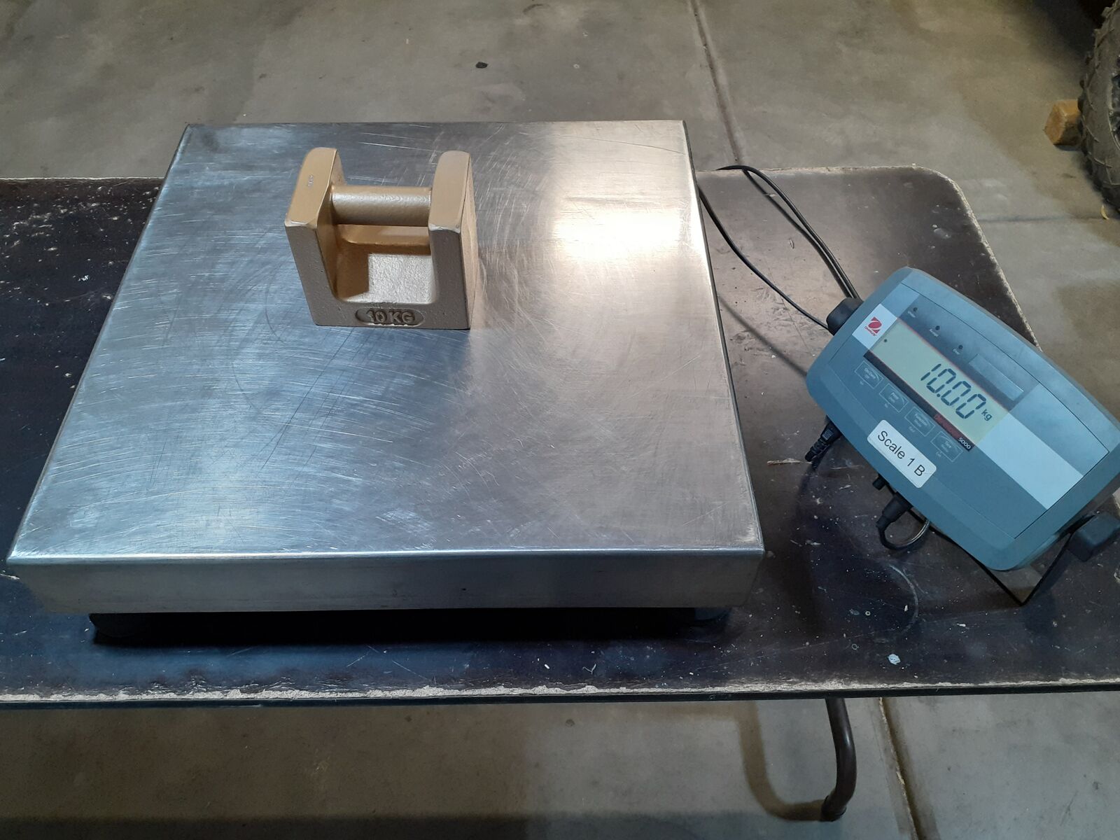 Scale 1100LB 24x24 shipping scale