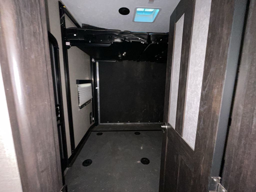 Main image 32