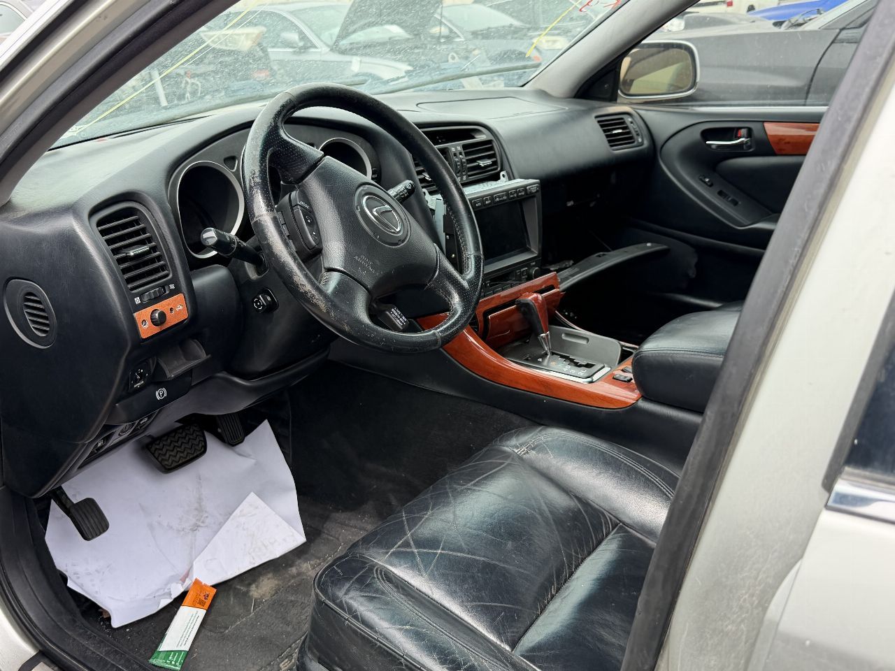 Main image 6