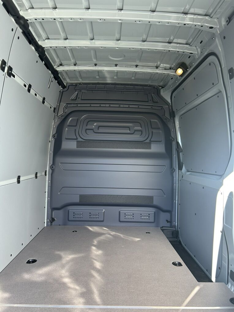 2025 High Roof Sprinter Partiton