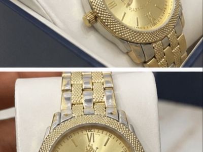 GOLD-TONE LUXURY WATCH –