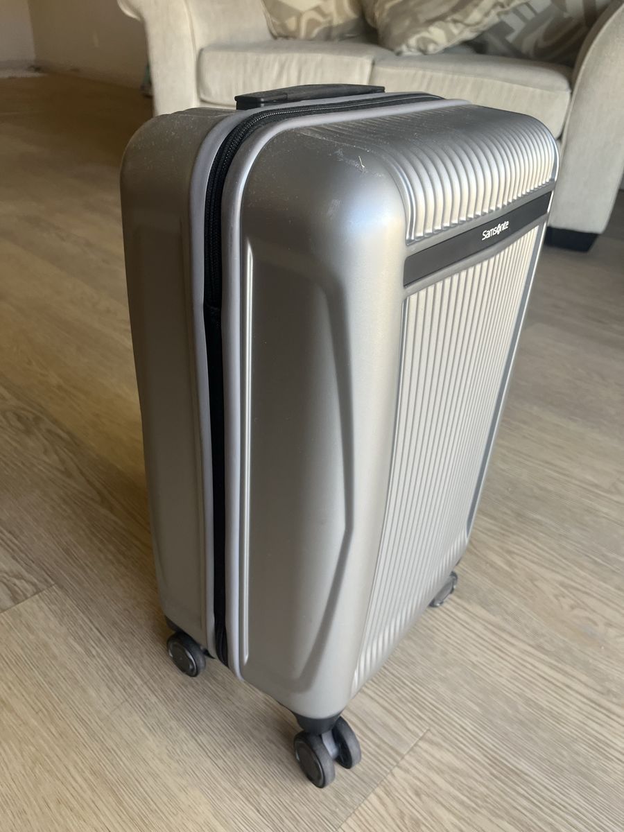 Samsonite Silver Hard Shell Spinner Suitcase with TSA Lock