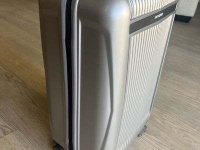 Samsonite Silver Hard Shell Spinner Suitcase with TSA Lock