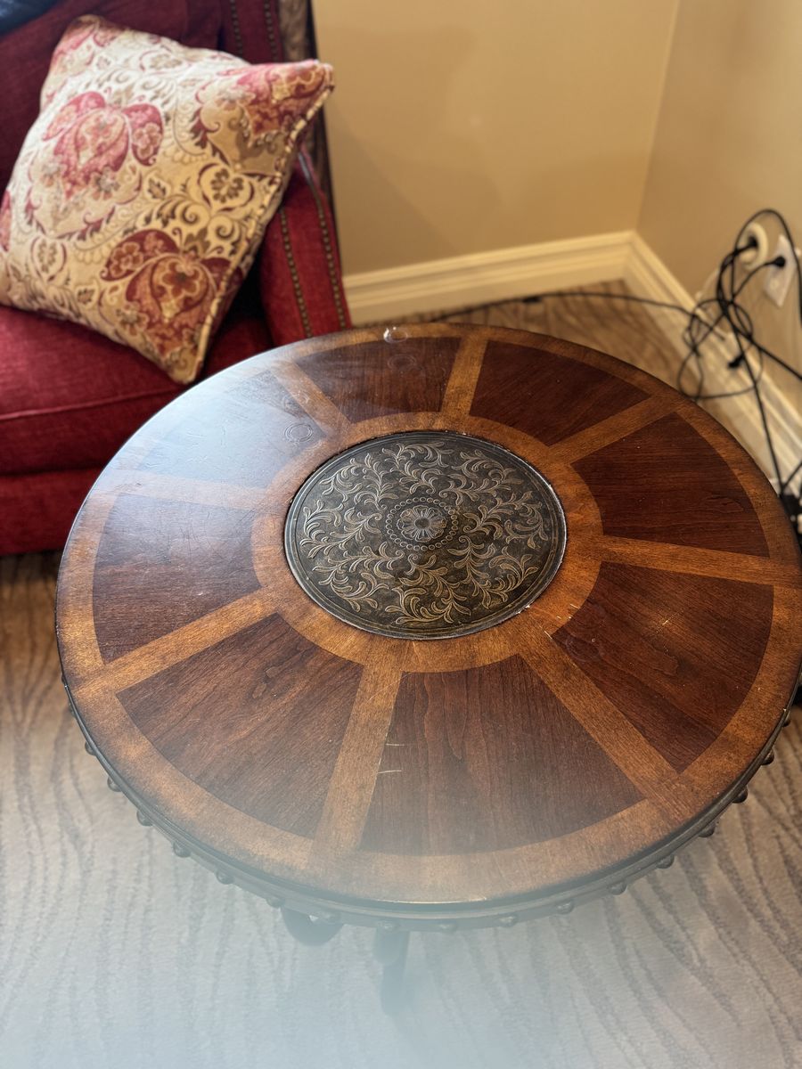 Beautiful Ornate Table 25x25