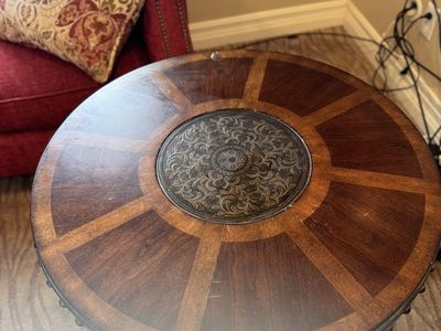 Beautiful Ornate Table 25x25