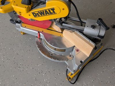 Dewalt Double bevel sliding compound Miter saw