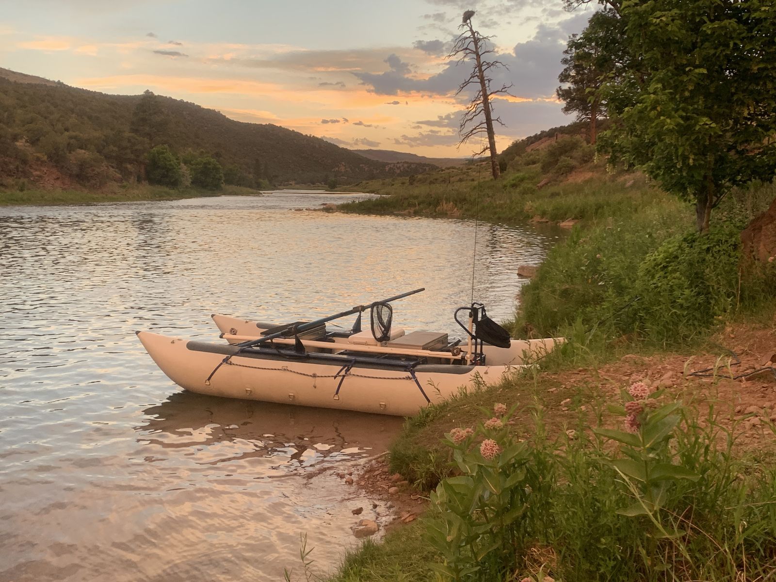 Cataraft w/ Recretec frame and a trailer