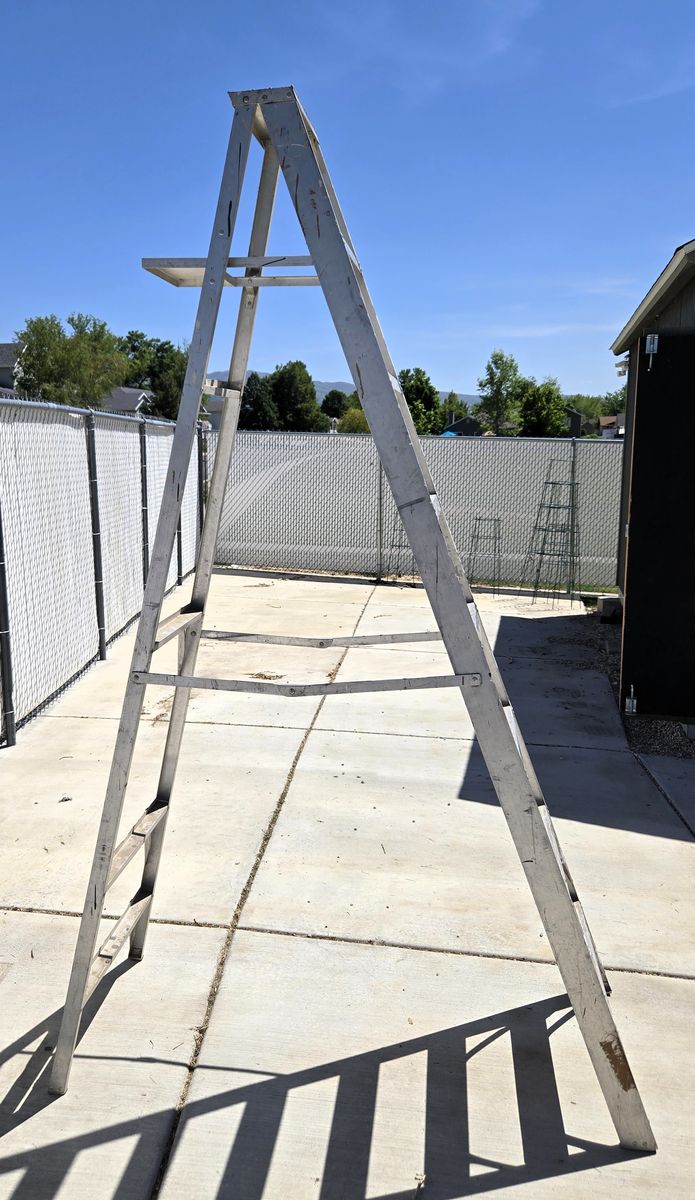 8 Foot Aluminum Step Ladder