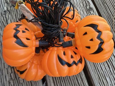 Vintage Halloween Pumpkin String Lights - Spooky Jack-o'-Lantern Decor